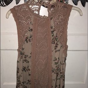 Entro floral key hole back dress!